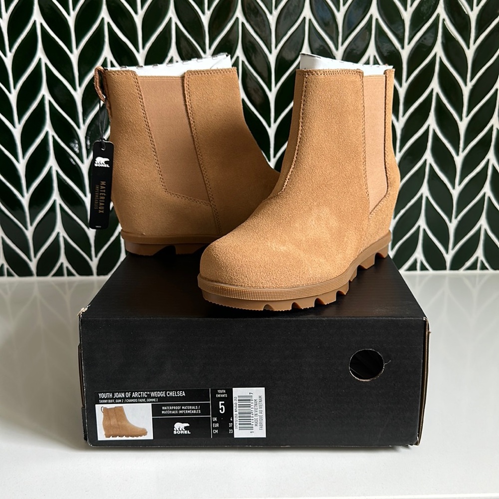 Youth Joan of Arctic Wedge Chelsea - Tawny Buff